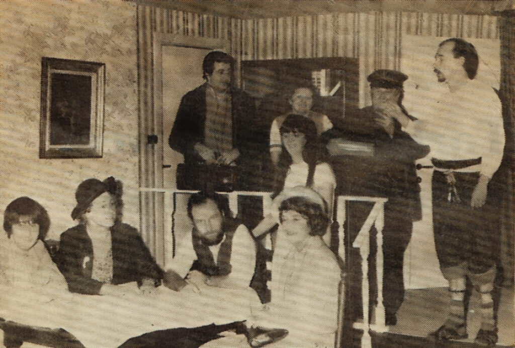 Slisse en Cesar - groepsfoto krant